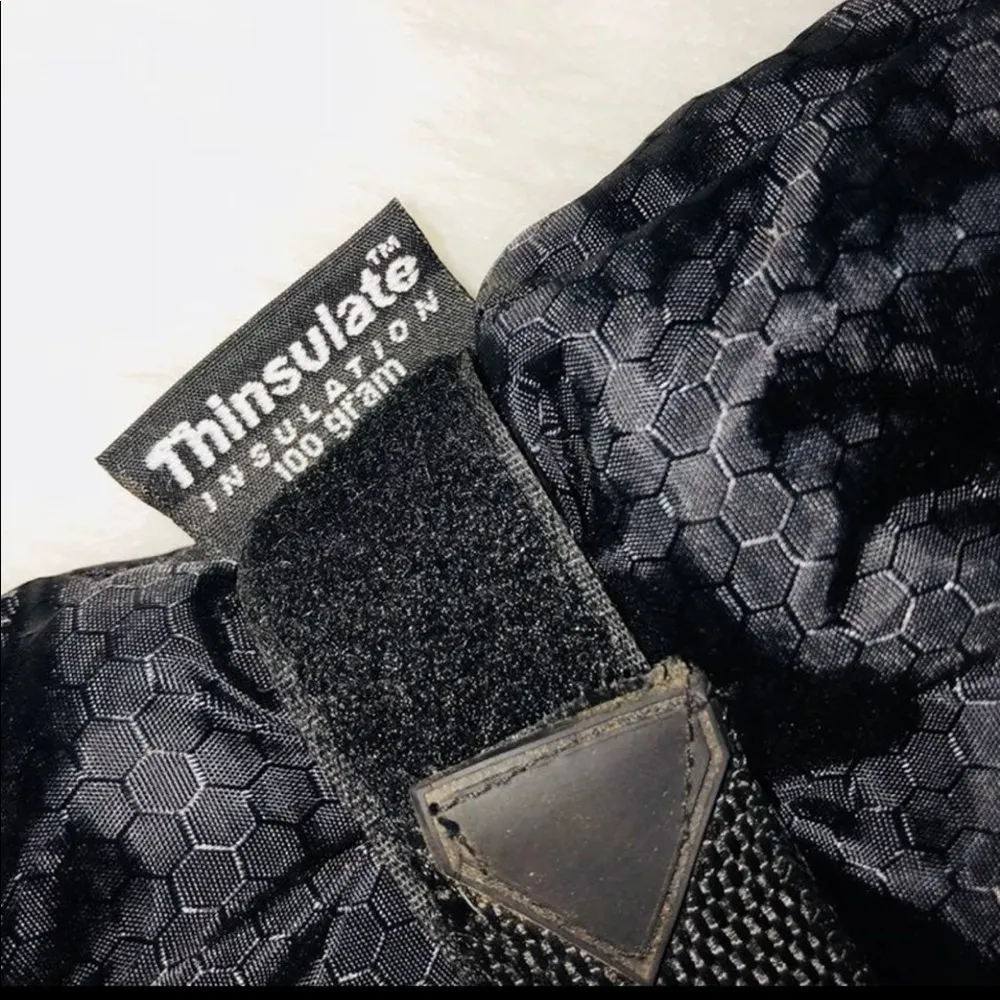 Thinsulate medium black gloves; Velcro closure - Image 3