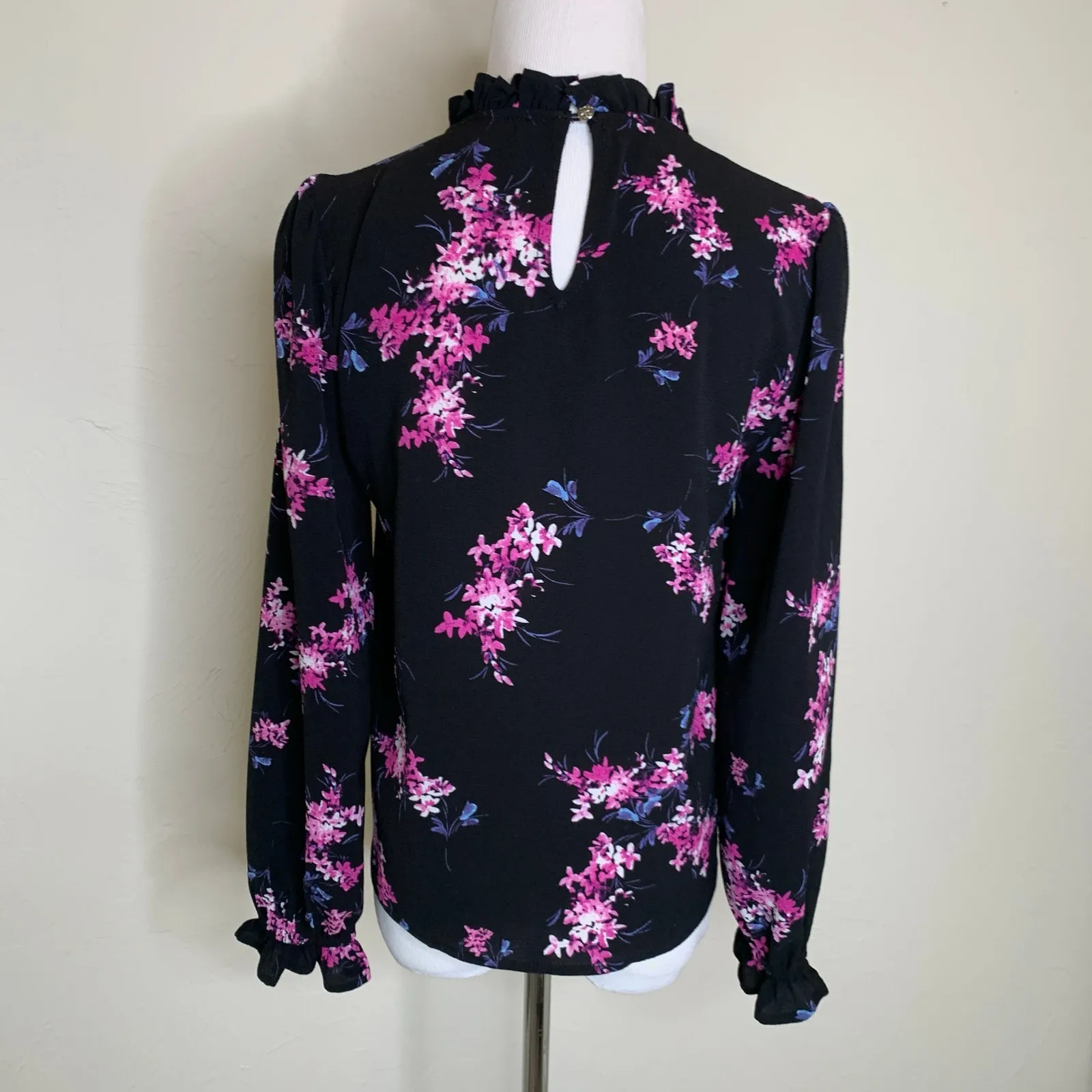 CeCe Black Pink Floral High Neck Ruffle Detail Blouse Size XS - Image 2
