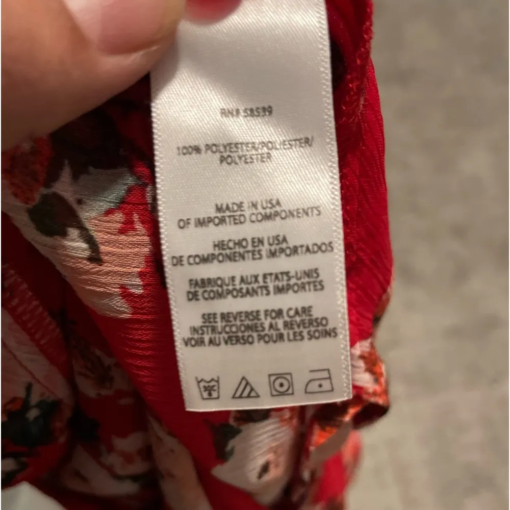 Beautiful Kut From Kloth Red Floral Blouse Size Large - Image 6