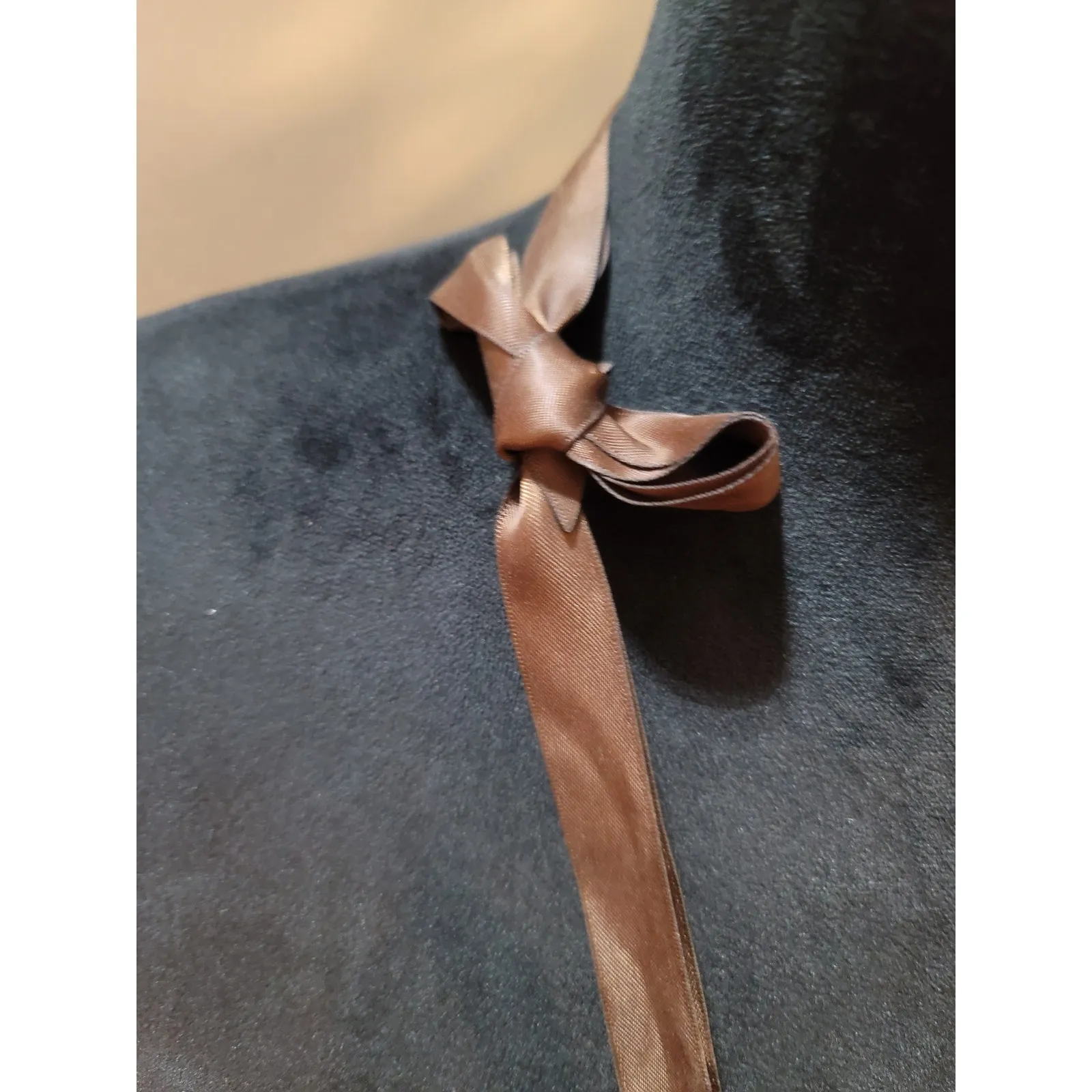 Women's Brown Ribbon Tie Beaded Necklace With Amber Crystal And Square Beads - Image 6