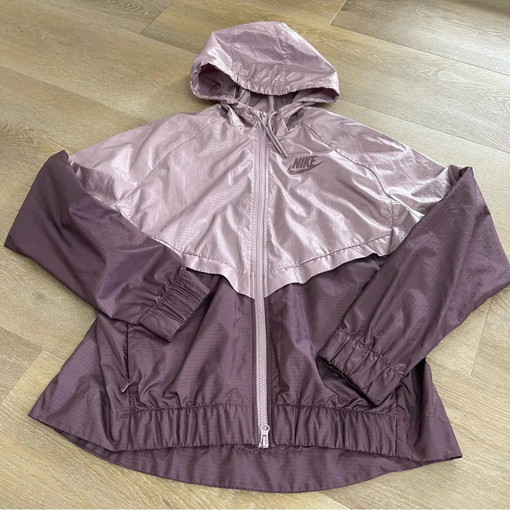 Nike Sportswear Windrunner Women's Jacket in a two-toned purple/plum - Image 6