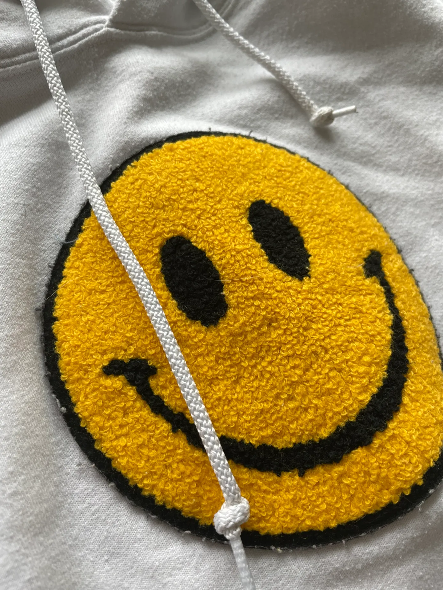 Smiley Face Hoodie White Size M - Image 3
