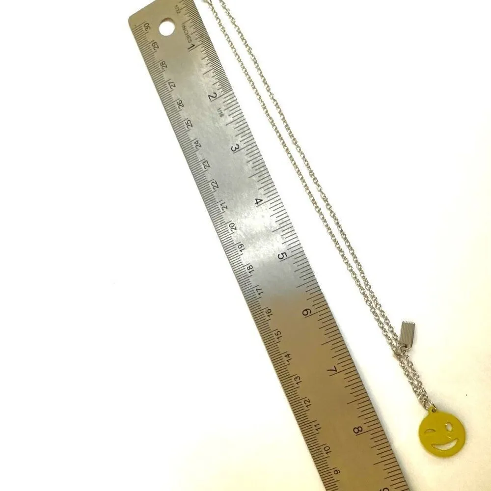 Yellow winking smiley face pendant necklace - Image 7