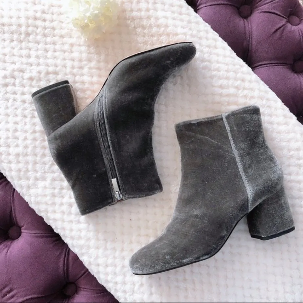 Franco Sarto Suede Velvet Jubilee Booties in Nimbus Grey, Size 7.5 New in Box - Image 5
