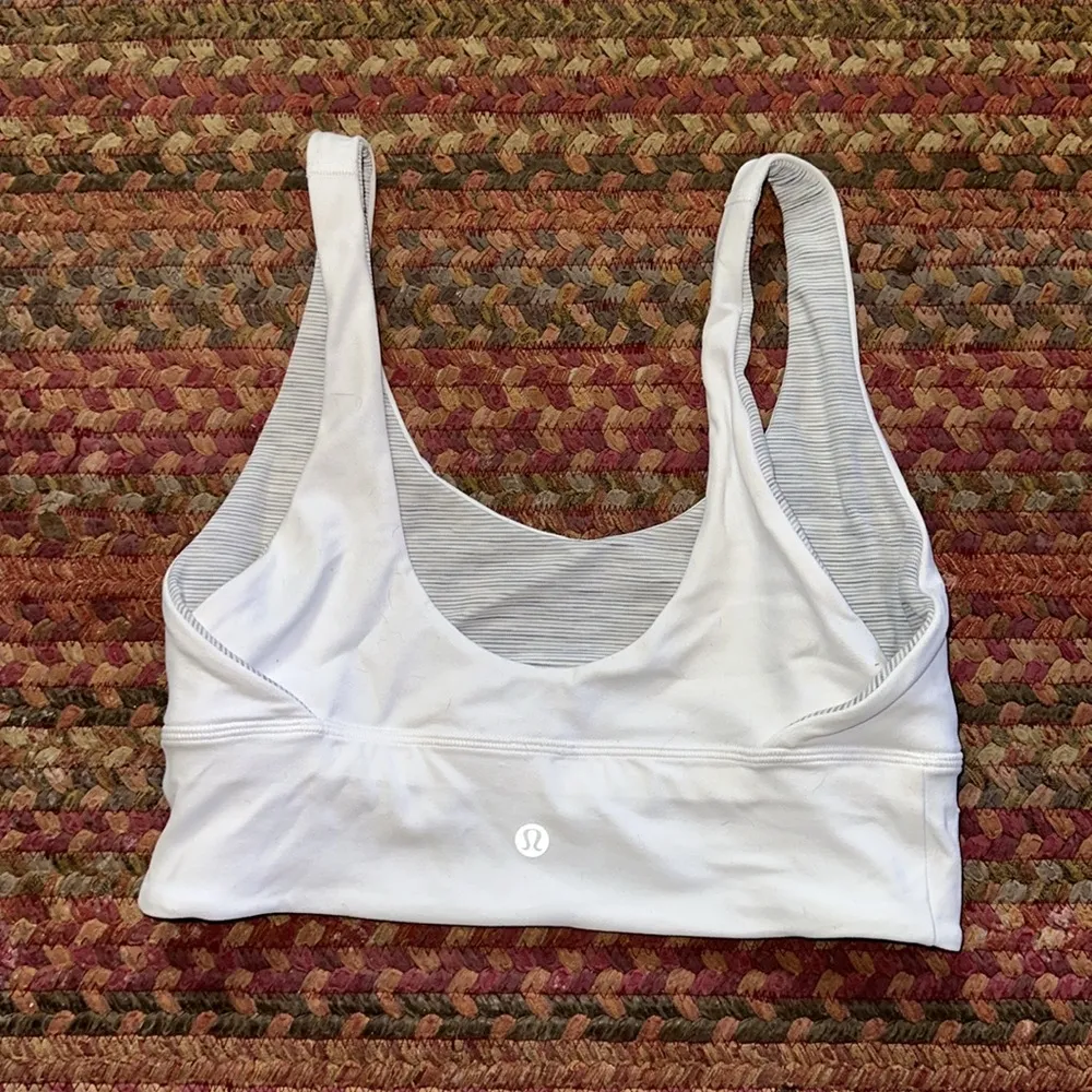 NWOT LULULEMON REVERSIBLE ALIGN BRA TOP GREY STRIPE / WHITE - Image 4