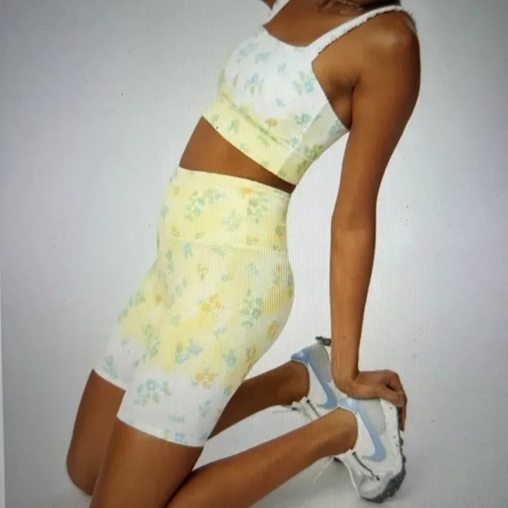 Bandier x Sincerely Jules The Rue Ruffle Bra and Biker Shorts Yellow - Image 11