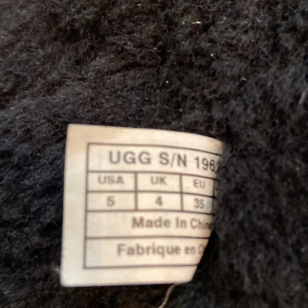 UGG Women’s Boots size 5 excellent condition no rips smell or stains black color - Image 6