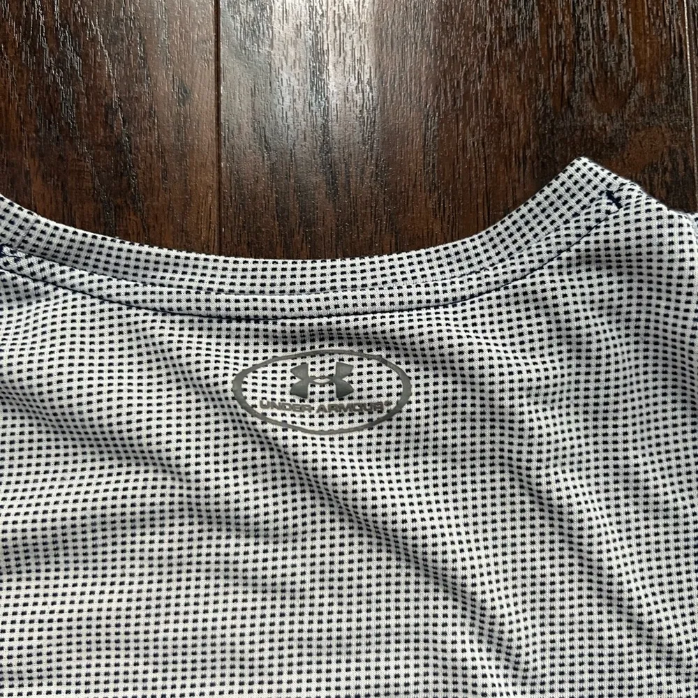 Under Armour  workout Shirt - Image 5