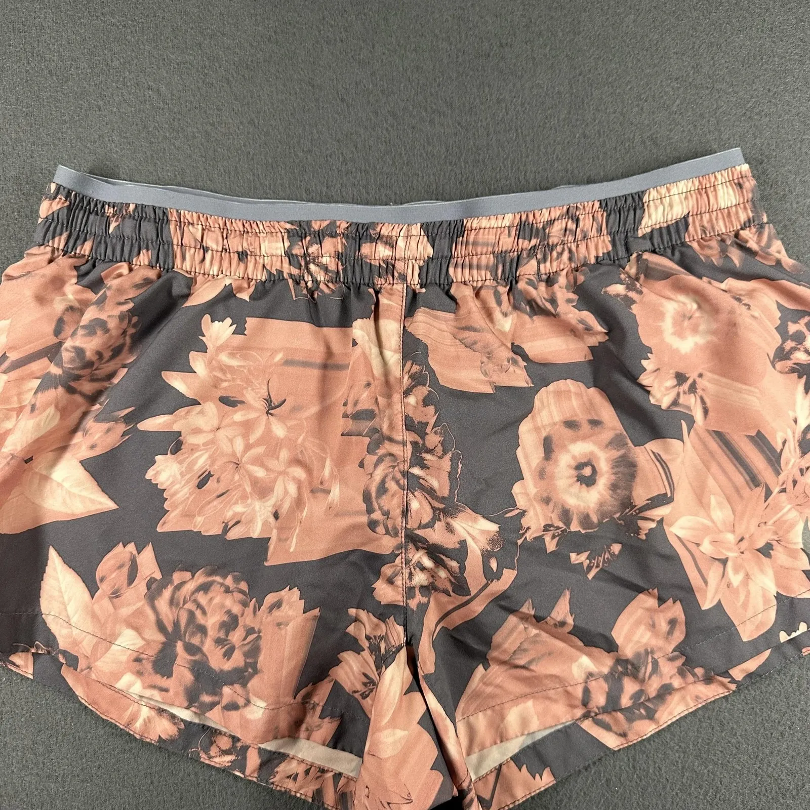 Nike Dri-FIT Running Shorts Womens Small Pink Floral Lined Zip Pocket 929081-685 - Image 3