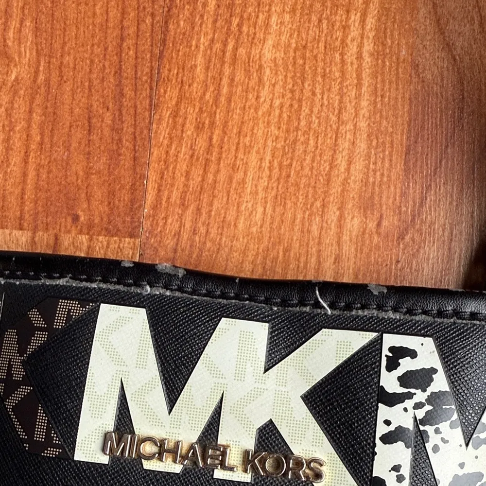 Michael Kors Jet Set Travel Medium Carryall Tote Designer Animal Print Gold Used - Image 5