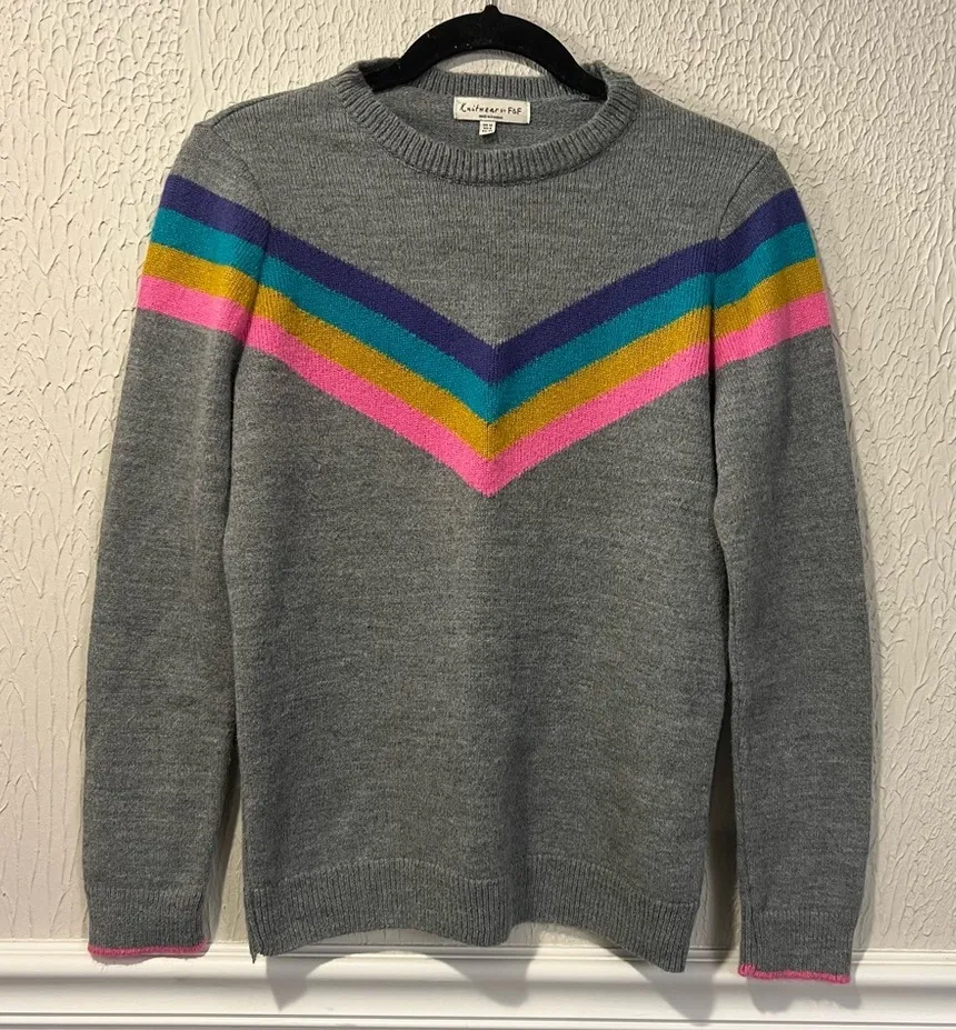 F&F Knitwear Gray Multi Color Chevron long sleeve crew neck Sweater size medium - Image 1