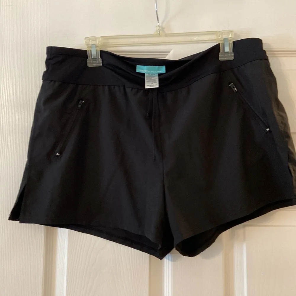 Beach House Swimming Shorts size 14 inseam 2” two front pockets with zipper Black - Image 4