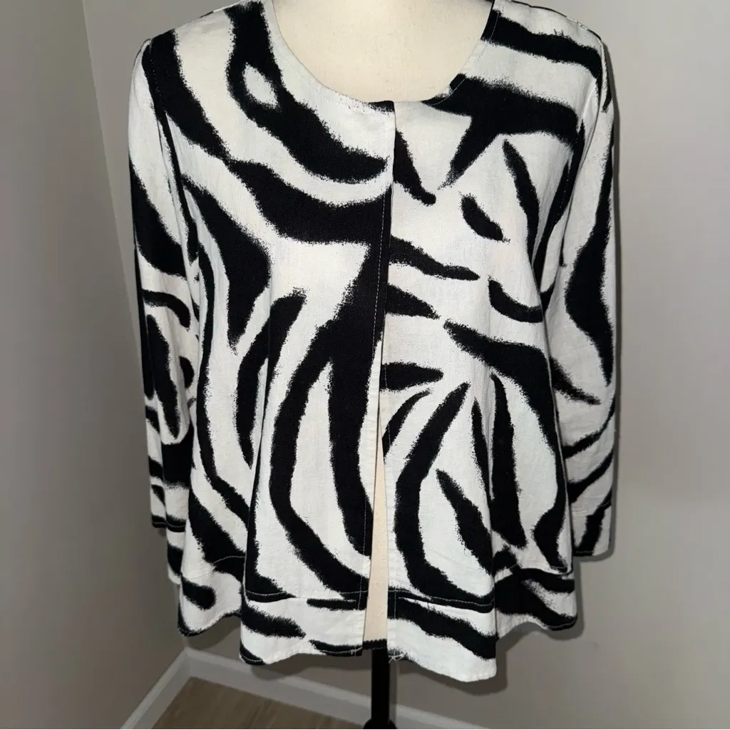 For Cynthia Black and‎ White Fun Zebra Print Blazer Swing Jacket size medium - Image 2