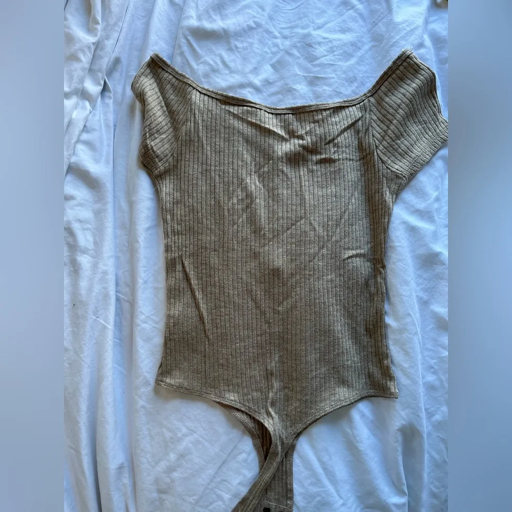 Tan T shirt Henley style - Image 10