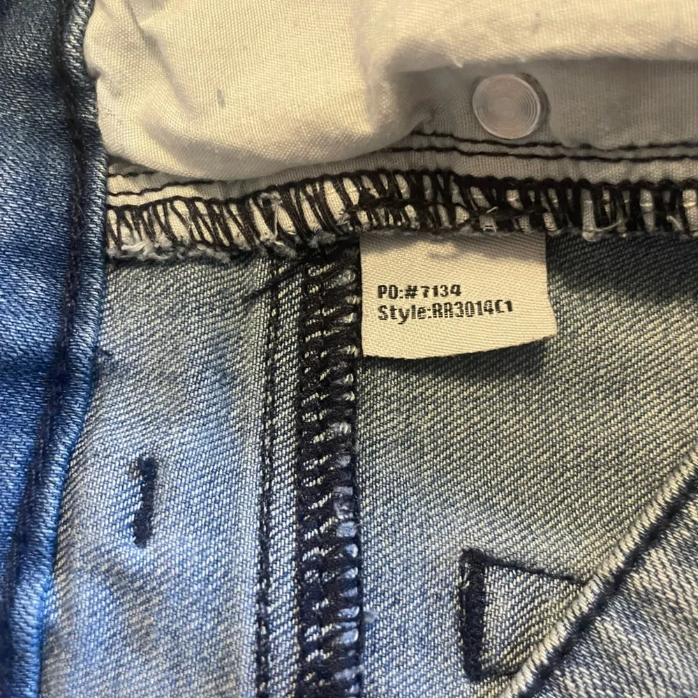 Indigo Rein Blue Denim Distressed Jean Shorts, Size 3 - Image 13