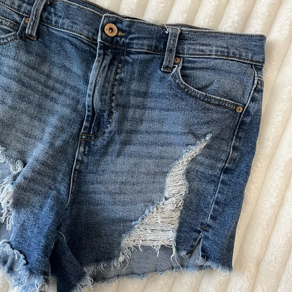 Kendall & Kylie the icon  Distressed Women Shorts - Image 3