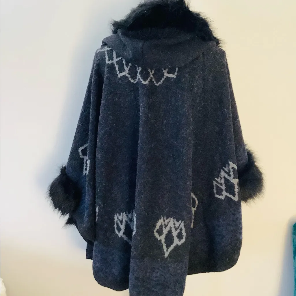 Nice, dressy,comfy poncho 🌹🌹🌹 Gray Size undefined - Image 13