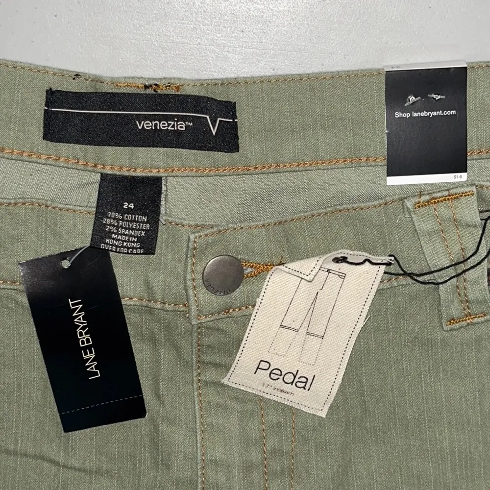 Venezia by Lane Bryant NWT Size 24 Green Pedal Jean Shorts Capris - Image 5