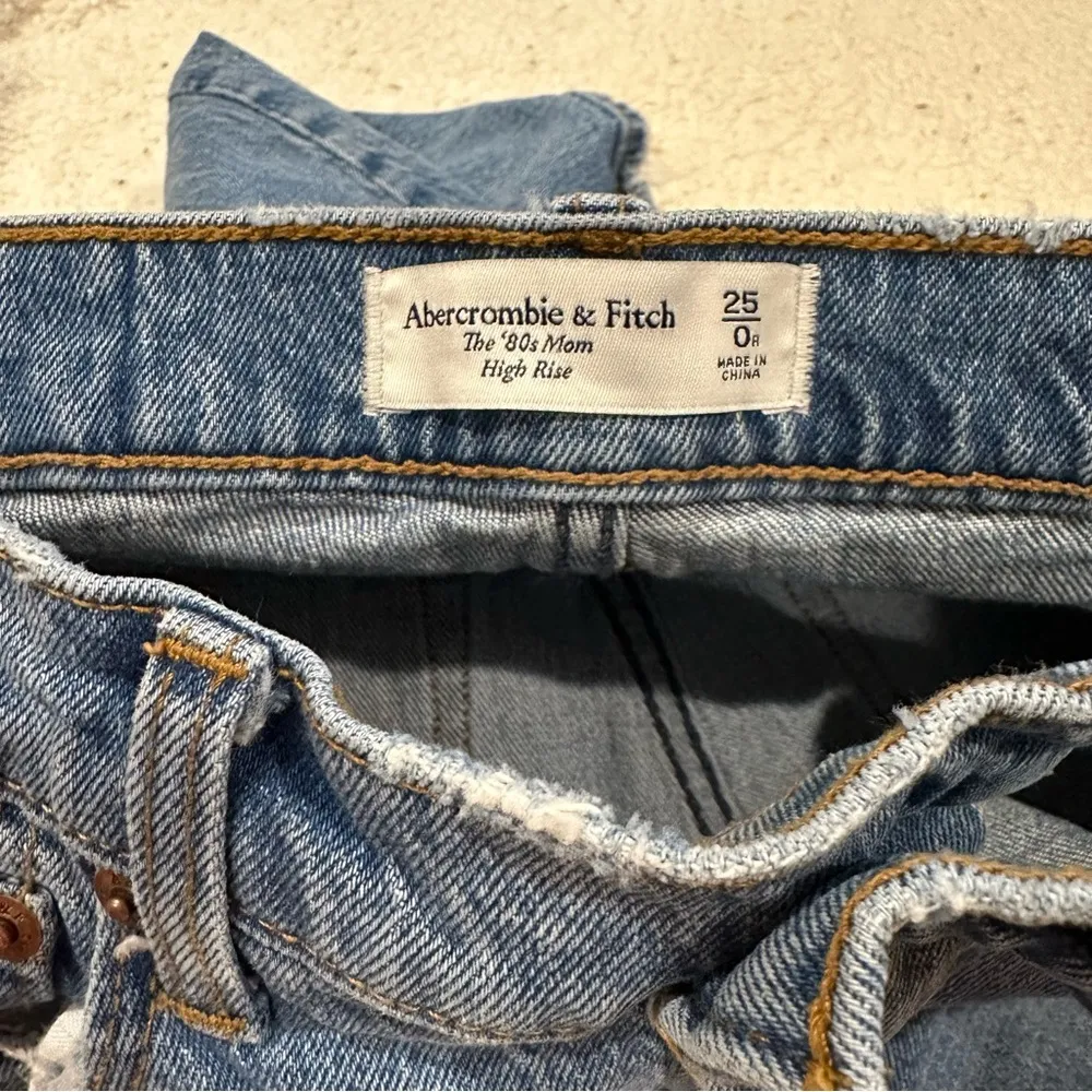 abercrombie and fitch the 80s mom high rise jeans size 25 - Image 4
