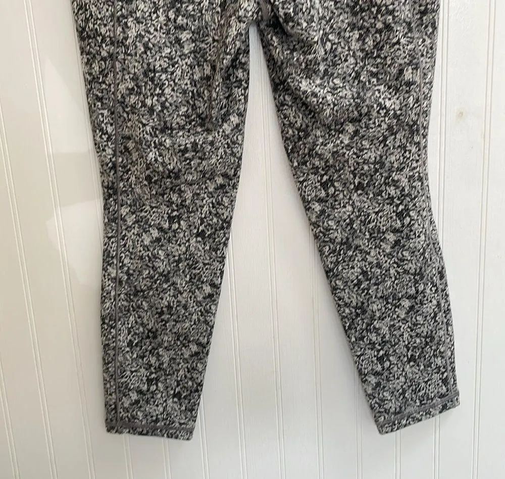 ATHLETA Salutation Stash Pocket II 7/8 Textured Tight in Moonflower Black Size L - Image 11