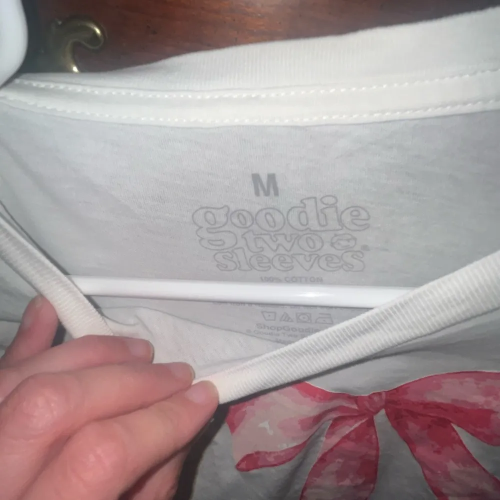 Bow cropped tshirt! Size M - Image 2