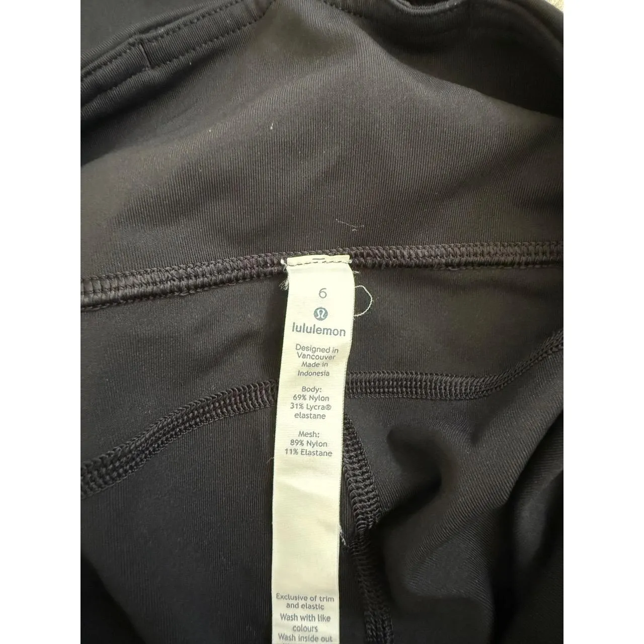 Lululemon Ankle Lace Up Crop Legging size 6 - Image 4