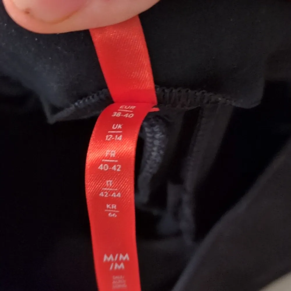 Spanx  Black Pull On Pants Size Medium Tall - Image 4