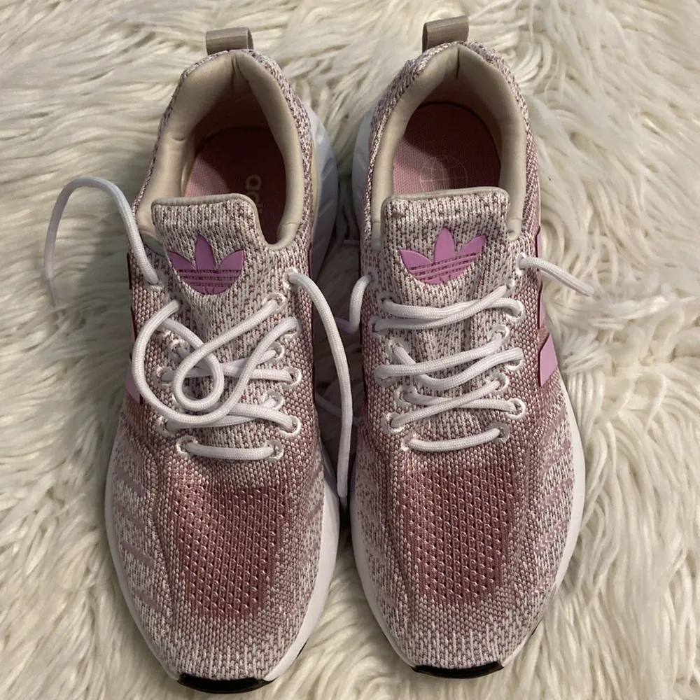 ADIDAS SHOES size 9.5 excellent condition color lilac and white see all photos - Image 12