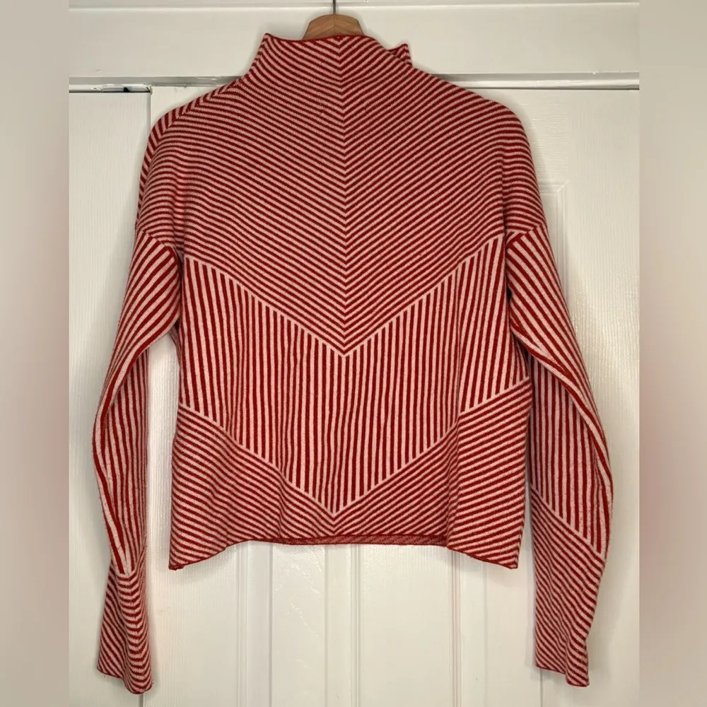 Cynthia Rowley  Size Medium White and‎ Orange Stripped Turtleneck Soft EUC - Image 2