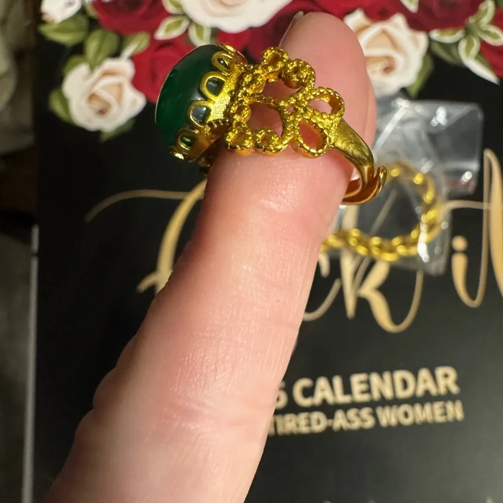 Adjustable ring, bracelet and 2025 calendar - Image 3