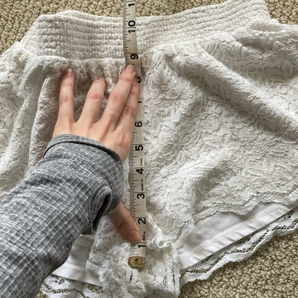 Hollister Lace Cream Elastic Shorts Frilled White Casual Size Small Stretchy EUC - Image 10