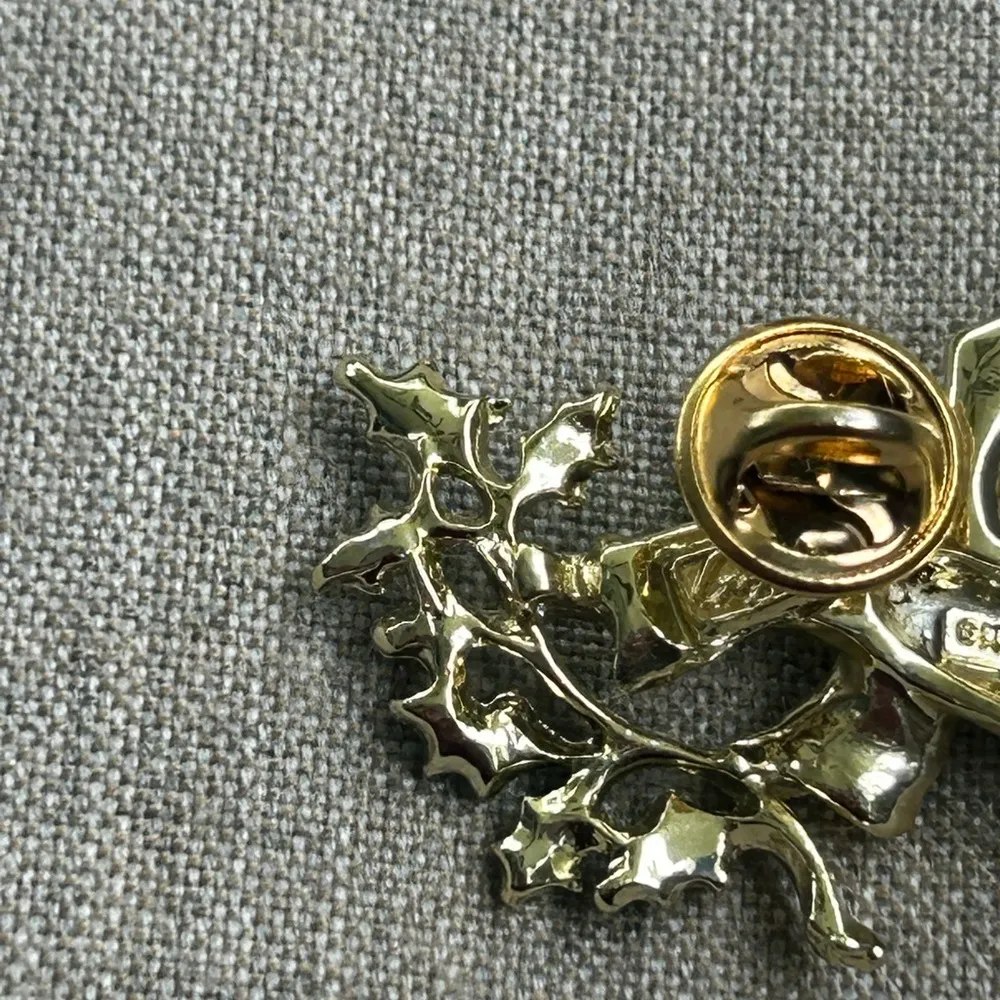 Vintage Giusti Gold Tone Angel pin brooch holiday pin jewelry faith Christmas Green - Image 5