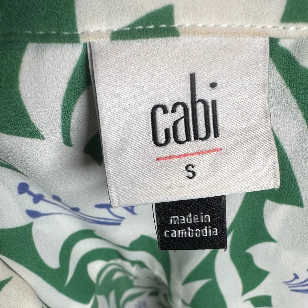 Cabi bloom green blue and white floral button down top size small - Image 9