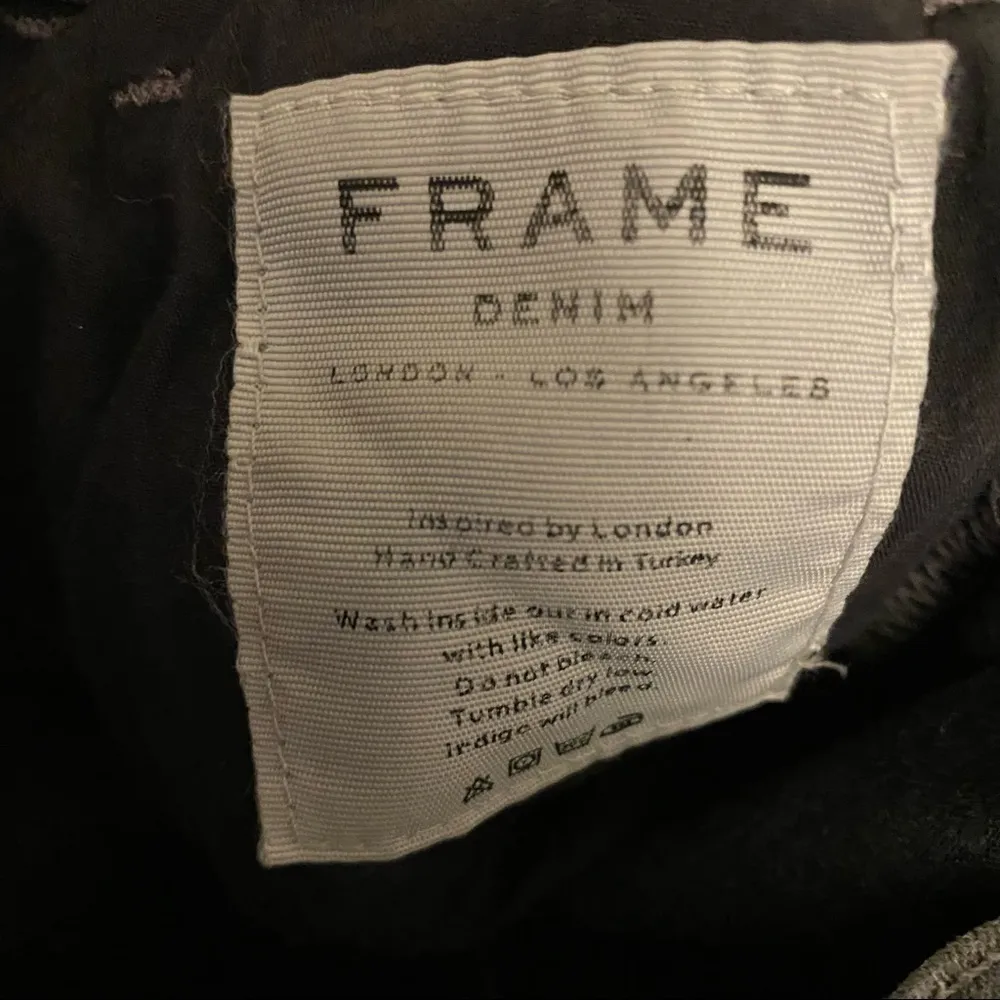 FRAME Le Skinny de Jeanne Raw Front Split Skinny Jeans in Dover 25 - Image 6