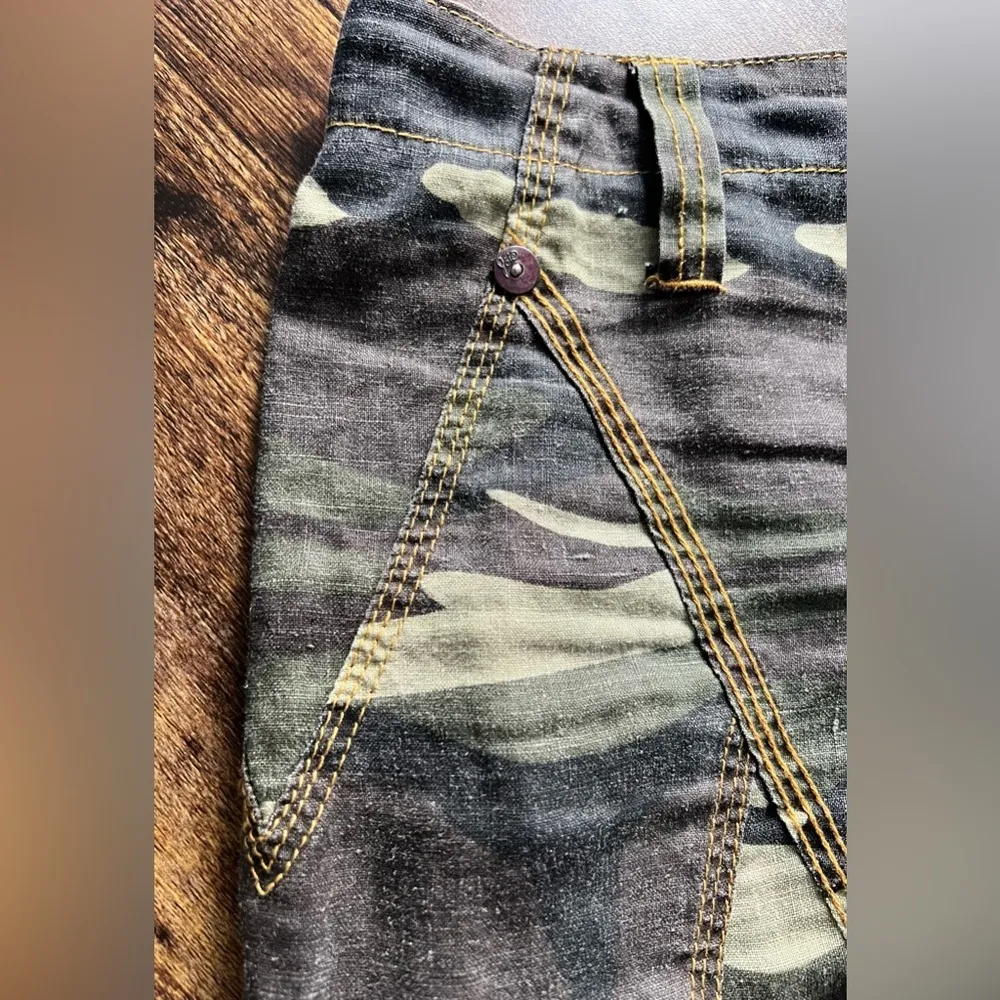 Joie  California | ladies linen camouflage skirt. Size: 4. - Image 3