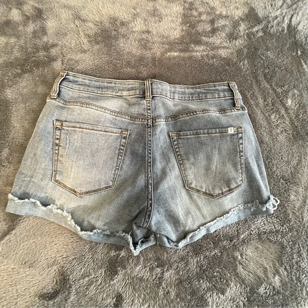 MELROSE and Market denim calfed distressed jean shorts blue. Sz 28P - Image 4