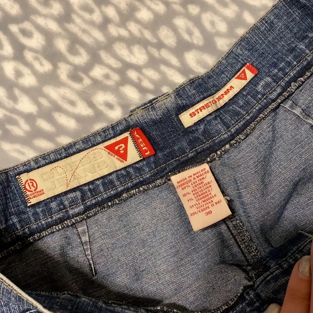 Vintage Y2K Guess denim pencil skirt, size 10 - Image 4