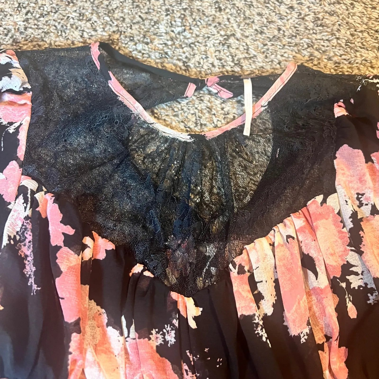 Free People Black Pink Floral Lace Smocked Cropped Long Sleeve Top Womens XS - Image 3