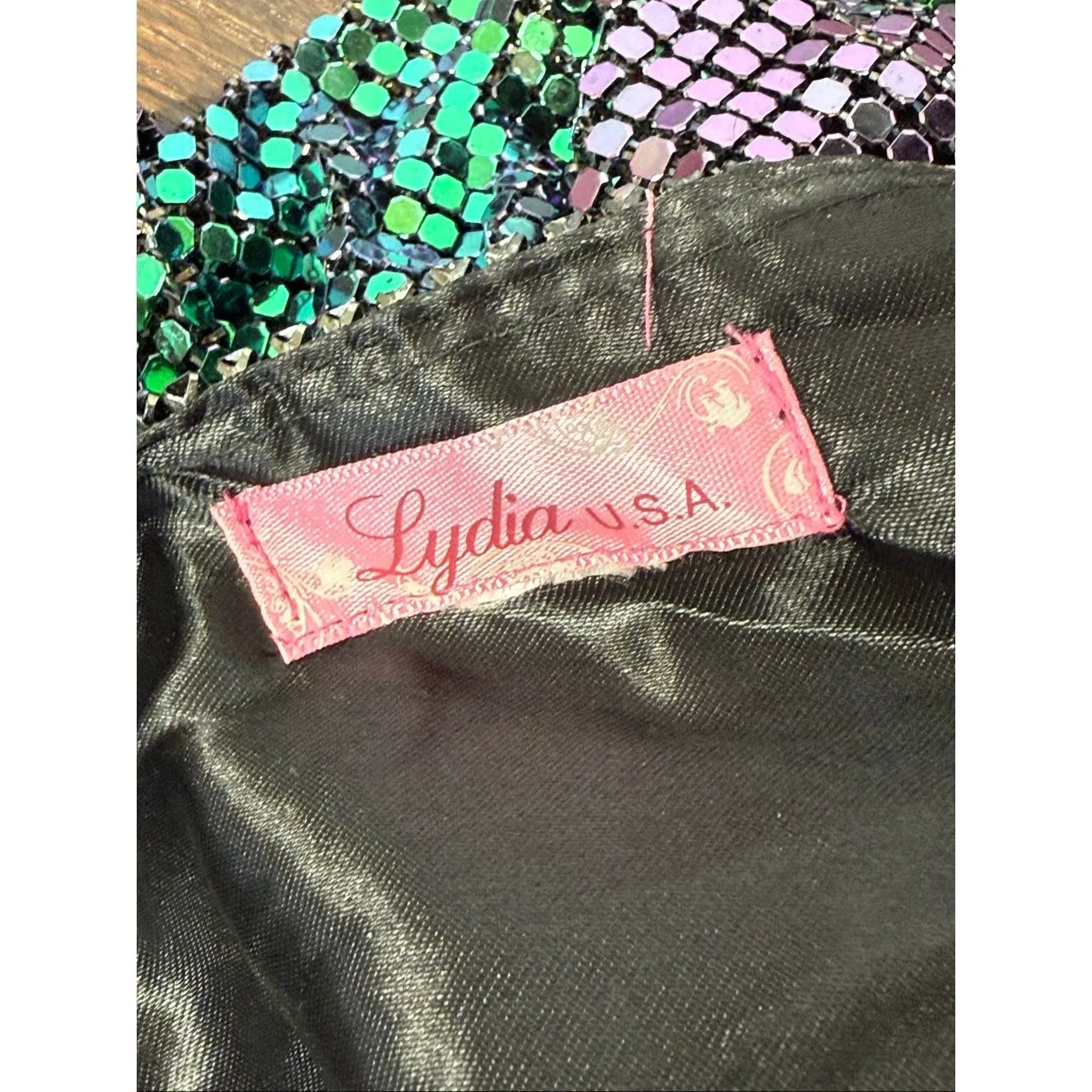 Lydia USA Women iridescent chain mail metal top size medium NWOT - Image 4