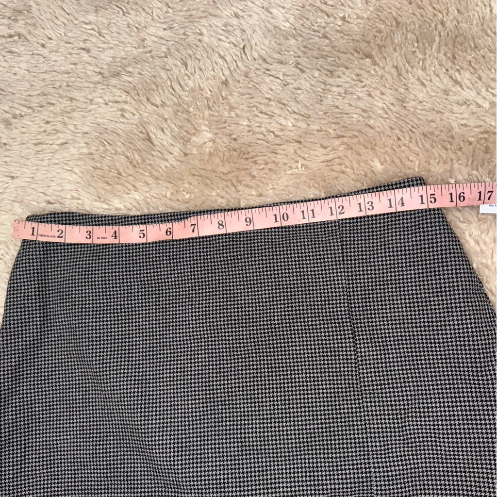 Old Navy Houndstooth Skirt‎ Womens M Black And White Slit Mini Preppy - Image 5