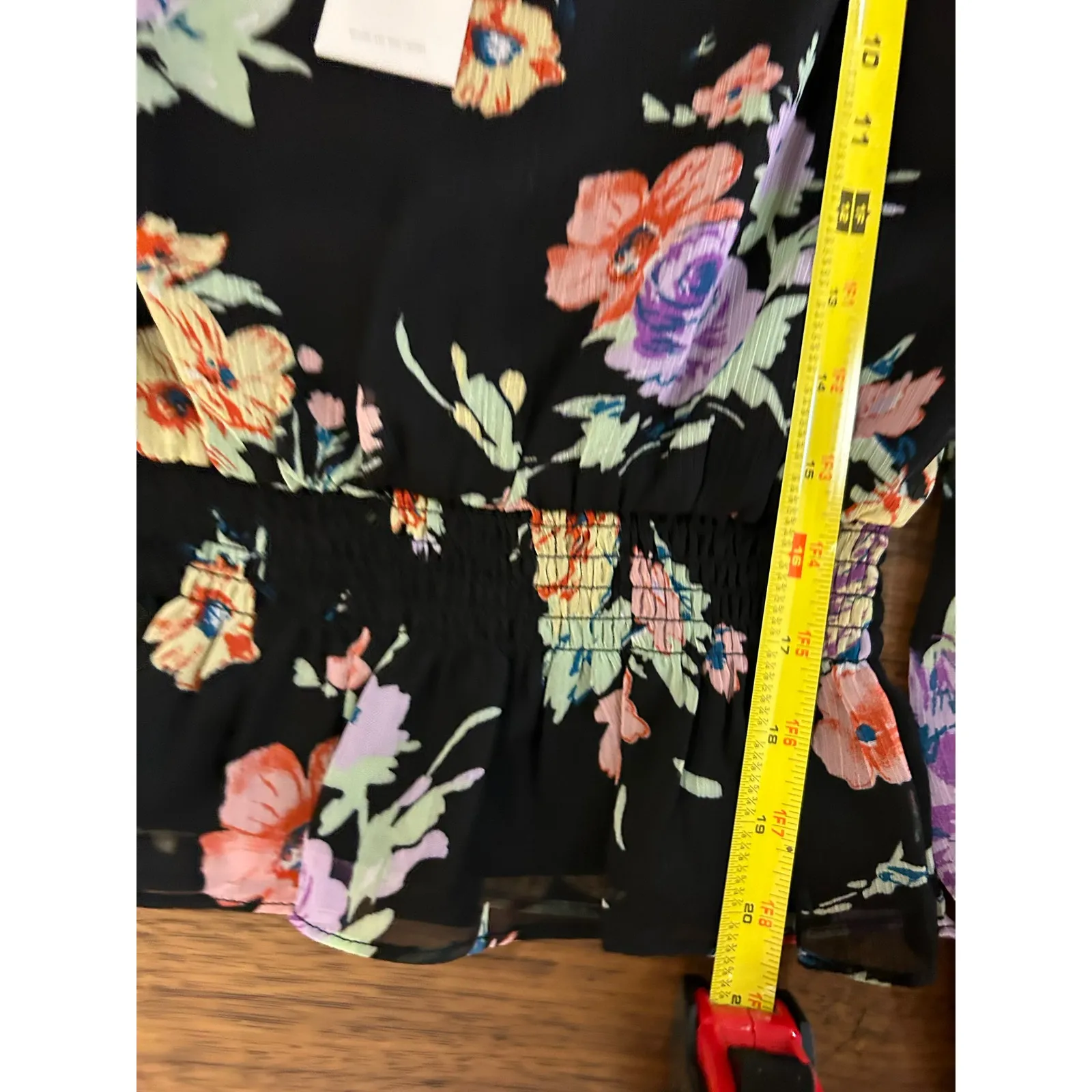 NEW! WAYF Chiffon Black/Coral Floral Peplum Top with Smocked waist & cuff Size S - Image 5