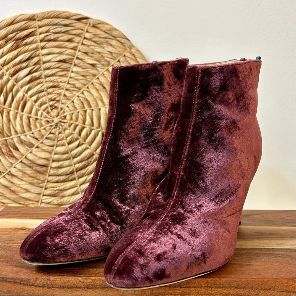 SJP Sarah Jessica Parker Bordeaux Velvet Minnie Boots Size 38 Red - Image 3