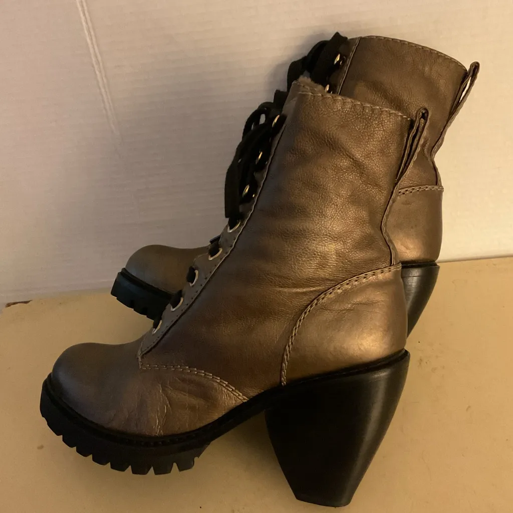 Marc Jacobs gold metallic leather platform combat Lace-Up Boots size. 7 - Image 8