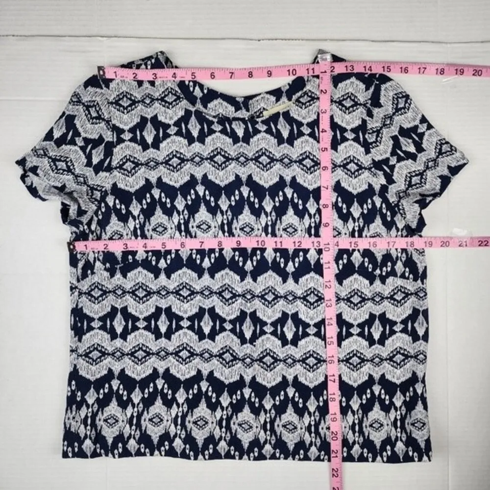 Lucy & Lauren Crop Top Blue White Ethnic Print Rayon Back Buttoned Blouse Size M - Image 7