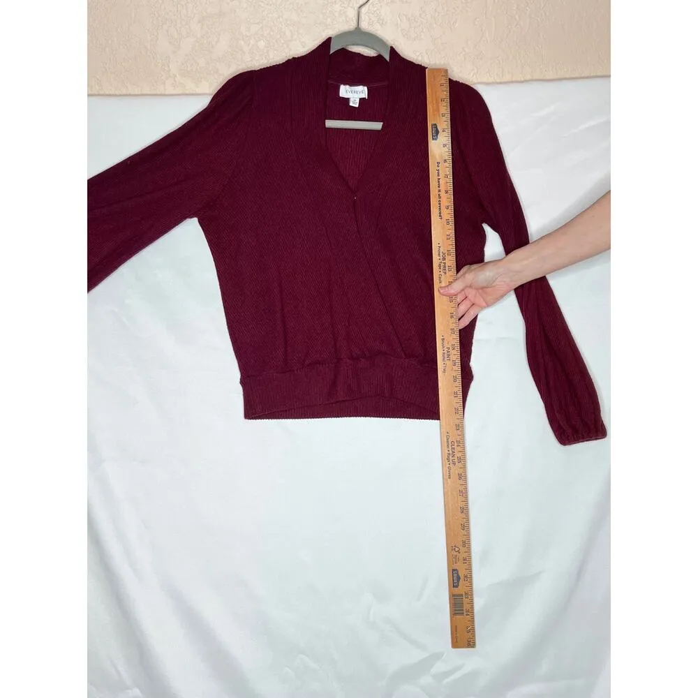 Evereve size M sweater snap closure burgundy - Image 3