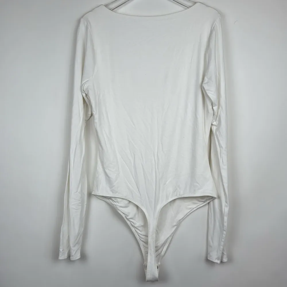 Good American Scuba Scoop Neck Bodysuit in White Size Medium (2) - Image 8