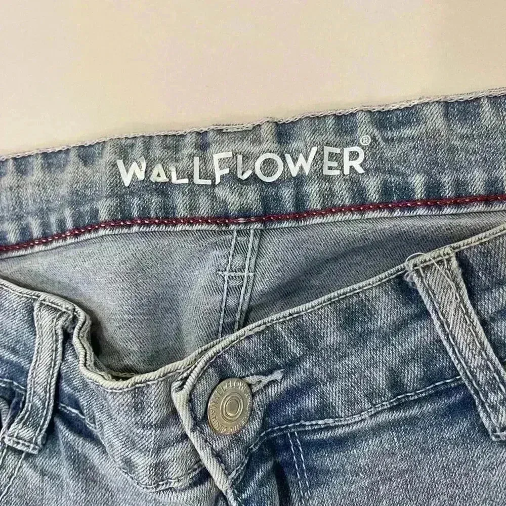 Wallflower Skinny High Rise Distressed Light Wash Denim Jeans Juniors Size 3 Blue - Image 3