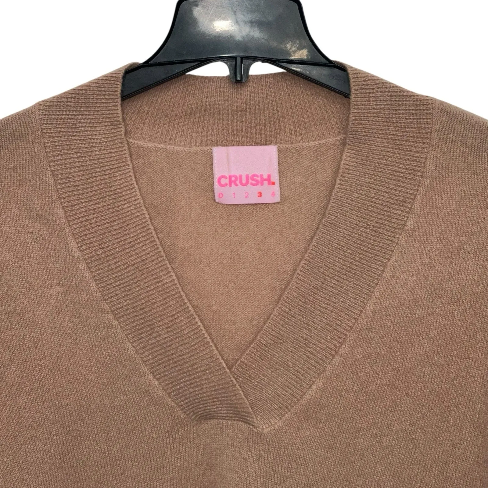CRUSH Luxe Plush Ultra Soft 100% Cashmere V Neck Cozy Sweater Sz 3 Large Tan - Image 2