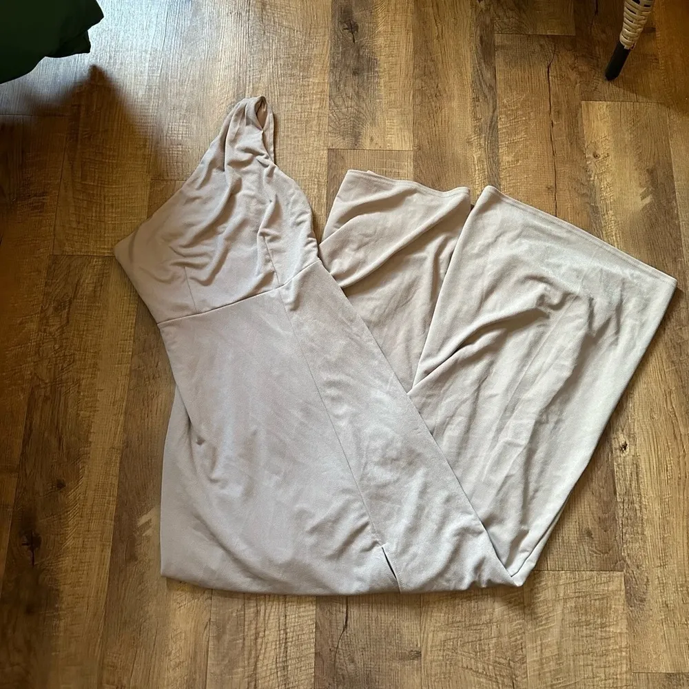 BIRDY GREY Kira Crepe Dress In Taupe - Image 4