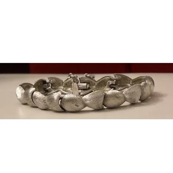 Vintage 1950s MONET SilverTone Curb Chain Bracelet - Image 2
